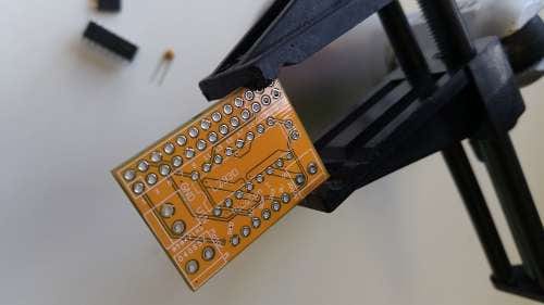 Установка микросхемы IC на печатную плату