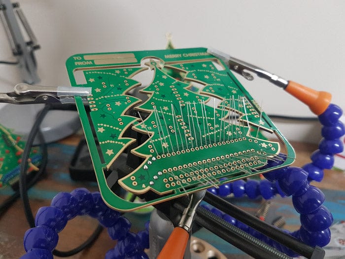 Шаг 2 — пайка резисторов с обратной стороны платы