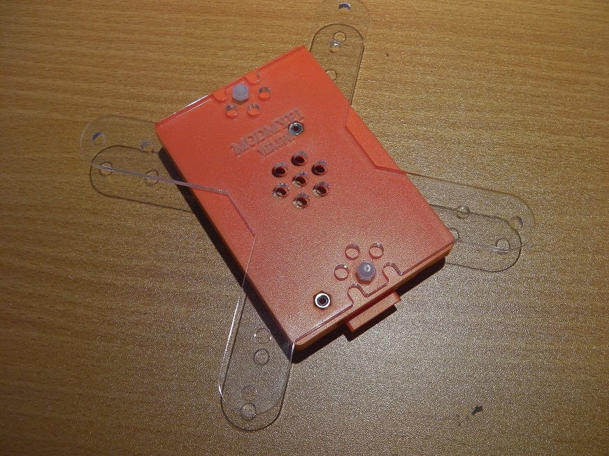 VESA Star закреплена нейлоновыми гайками