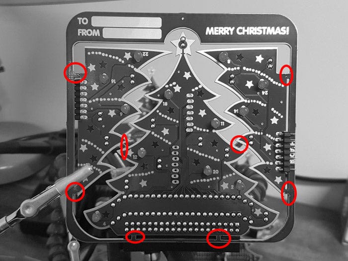 Шаг 8 — вырезание ёлки из рамки