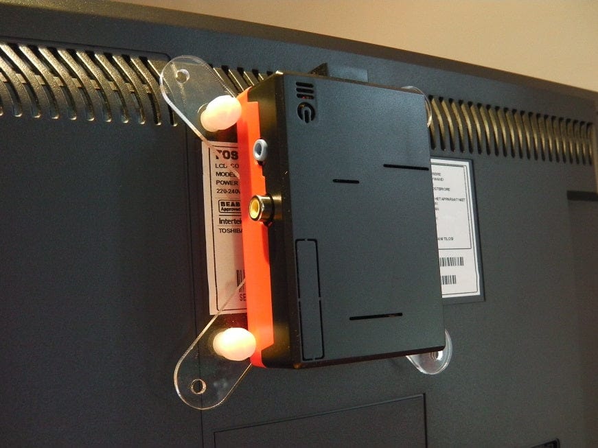 Полностью собранный корпус ModMyPi с VESA Star на мониторе