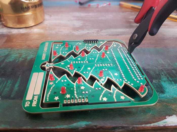 Шаг 8 — ёлка извлечена из рамки