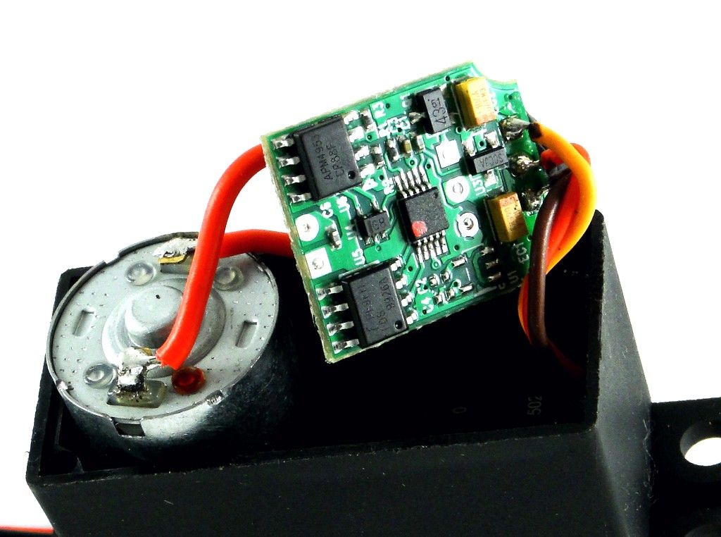 Внутренности сервомотора TD7009MG