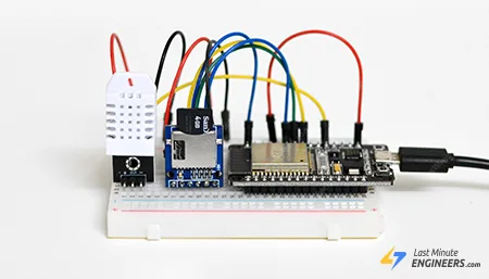 Логирование данных ESP32 с DHT22 и метками времени NTP в реальном времени