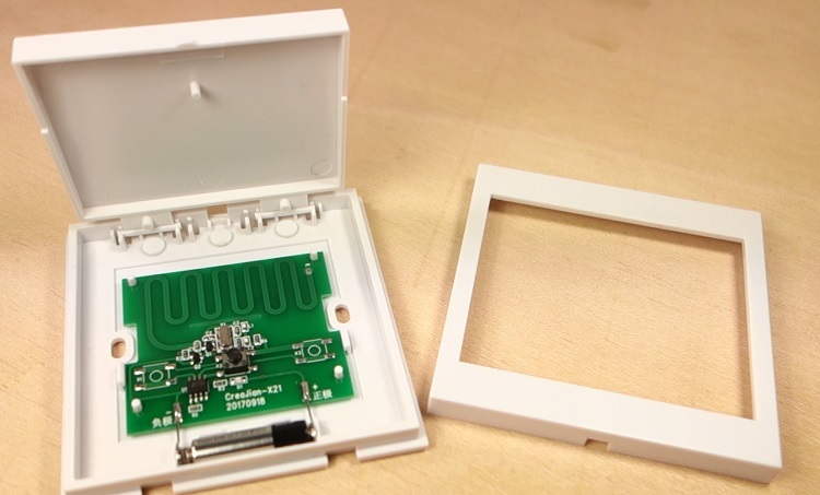 Внутренности настенного выключателя 433 МГц